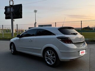 2010 Opel Astra GTC H Рестайлинг, белый, 650000 рублей, вид 4