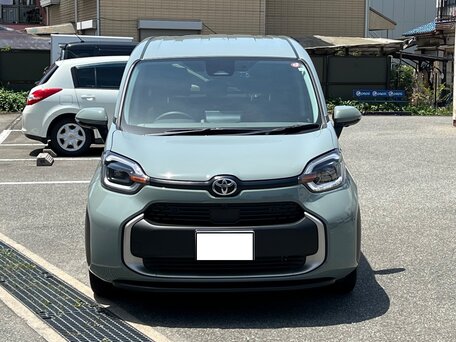 2023 Toyota Sienta III, зелёный, 1440000 рублей, вид 3