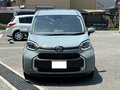 2023 Toyota Sienta III, зелёный - вид 2