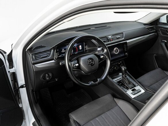 2021 Skoda Superb III Рестайлинг, белый, 2865000 рублей - вид 8