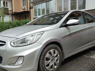 2013 Hyundai Solaris I, серебристый, 990000 рублей, вид 1