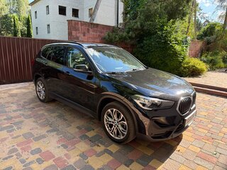 2020 BMW X1 16d sDrive II (F48) Рестайлинг, чёрный, 2150000 рублей, вид 3