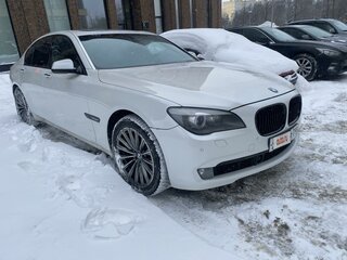 2009 BMW 7 серии 740i V (F01/F02/F04), белый, 1850000 рублей, вид 5