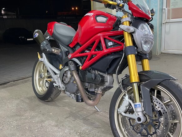2010 Ducati Monster 1100, красный - вид 1