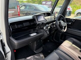 2021 Honda N-BOX II Рестайлинг, белый, 578911 рублей, вид 4