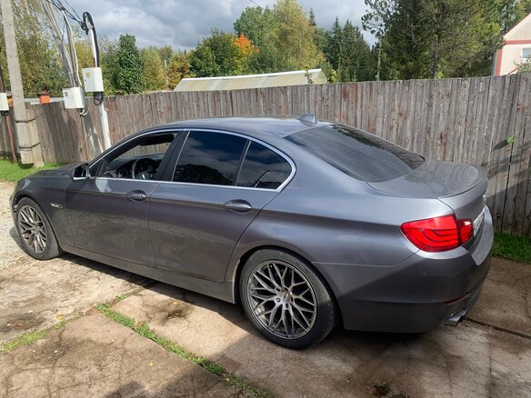 2010 BMW 5 серии 523i VI (F10/F11/F07), серый, 1350000 рублей - вид 4