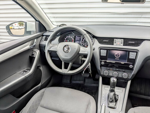 2020 Skoda Octavia III (A7) Рестайлинг, белый, 1775000 рублей - вид 25