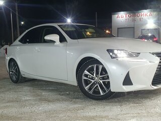 2017 Lexus IS 300h III Рестайлинг, белый, 3200000 рублей, вид 3
