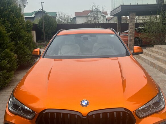 2020 BMW X6 M50d III (G06), оранжевый, 7600000 рублей - вид 1