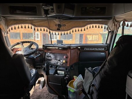 1999 Freightliner FLC, белый, 1100000 рублей, вид 5