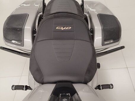 2023 Harley-Davidson CVO Street Glide, серебристый, 4200000 рублей, вид 4