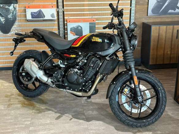 2025 Royal Enfield Guerrilla 450, чёрный
