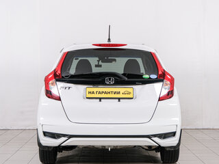 2019 Honda Fit III Рестайлинг, белый, 1234000 рублей, вид 5
