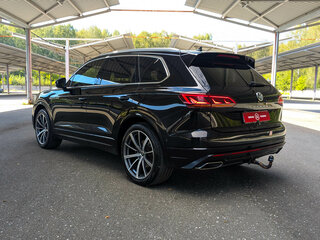 2018 Volkswagen Touareg III, чёрный, 3940000 рублей, вид 5