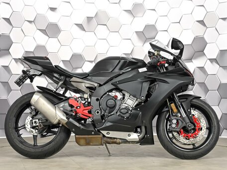 2016 Yamaha YZF-R1, чёрный, 1199000 рублей, вид 3