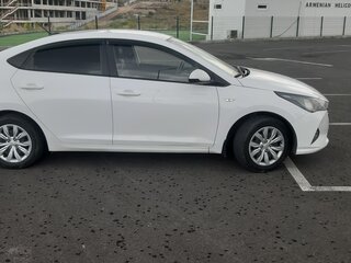 2021 Hyundai Solaris II Рестайлинг, белый, 1500000 рублей, вид 2