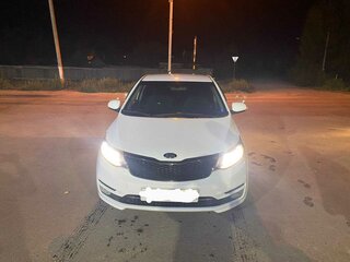 2016 Kia Rio III Рестайлинг, белый, 850000 рублей, вид 4