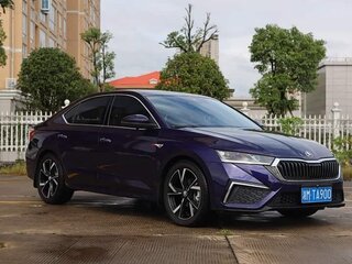 2022 Skoda Octavia IV (A8), фиолетовый, 2370000 рублей, вид 3