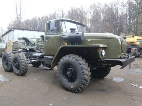 1990 Урал 4320, зелёный, 1200000 рублей, вид 1