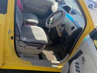 2004 Toyota Sienta I, жёлтый, 700000 рублей, вид 3