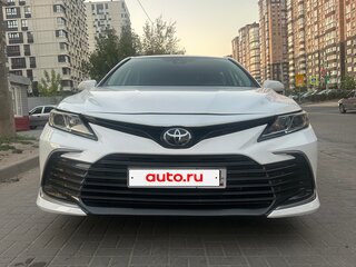 2021 Toyota Camry VIII (XV70) Рестайлинг, белый, 2740000 рублей, вид 1