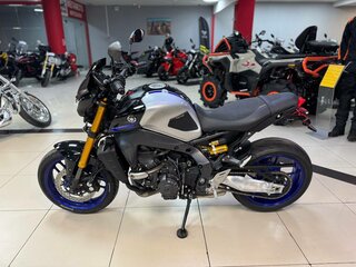 2022 Yamaha MT-09 (FZ-09), серебристый, 1120000 рублей, вид 2