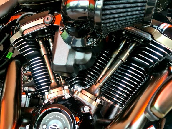 2021 Harley-Davidson CVO, коричневый - вид 1