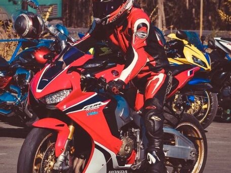 2017 Honda CBR 1000 RR/RA Fireblade, красный, 1450000 рублей, вид 1