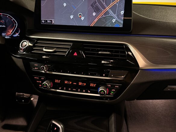 2022 BMW 5 серии 520d xDrive VII (G30/G31/G38) Рестайлинг, серый, 4400000 рублей - вид 24
