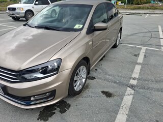 2017 Volkswagen Polo V Рестайлинг, бежевый, 650000 рублей, вид 2