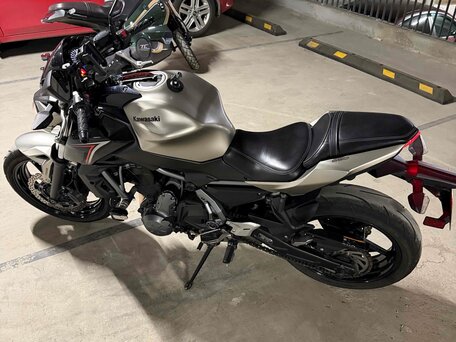 2017 Kawasaki Z 650, серебристый, 550000 рублей, вид 3