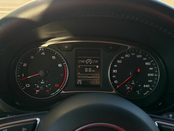 2013 Audi A1 I (8X), красный, 920000 рублей - вид 19