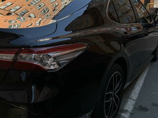 2020 Toyota Camry VIII (XV70), чёрный, 2980000 рублей, вид 4