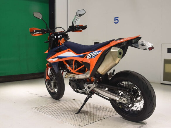 2023 KTM 690 SMC R, оранжевый, 1200000 рублей - вид 6