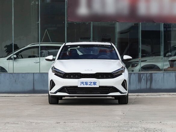 2026 Kia K3 II (China Market) Рестайлинг, белый - вид 2