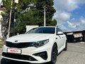 2019 Kia Optima IV Рестайлинг, белый, 2100000 рублей - вид 1