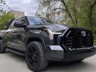 2022 Toyota Tundra CrewMax III, серый, 9200000 рублей, вид 4