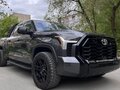 2022 Toyota Tundra CrewMax III, серый, 9200000 рублей - вид 3