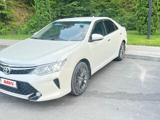 2016 Toyota Camry VII (XV50) Рестайлинг, белый, 2450000 рублей, вид 5