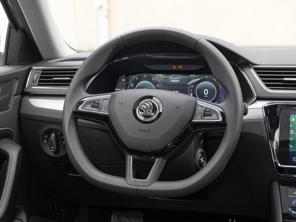 2025 Skoda Superb III Рестайлинг, серебристый - вид 15