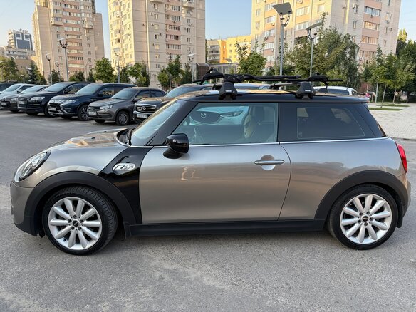 2019 Mini Hatch Cooper S III (F55/F56) Рестайлинг, серебристый, 2299000 рублей - вид 2