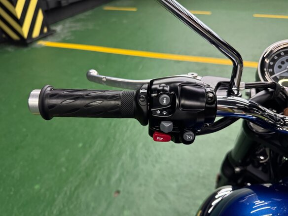 2023 Triumph Bonneville T100, синий, 1075000 рублей - вид 14