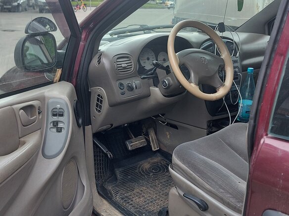 2001 Dodge Caravan 3-speed IV, пурпурный - вид 9