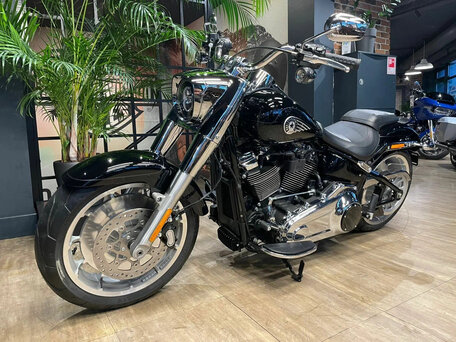 2025 Harley-Davidson Fat Boy, чёрный, 3850000 рублей, вид 3