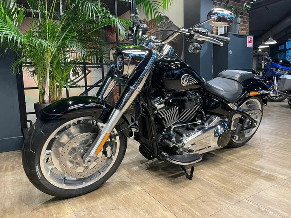 2025 Harley-Davidson Fat Boy, чёрный, 3850000 рублей - вид 2