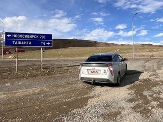 2016 Toyota Prius IV (XW50), серебристый, 1700000 рублей, вид 3