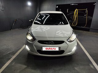 2014 Hyundai Solaris I, белый, 999999 рублей, вид 2