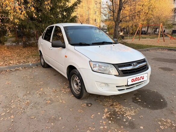 2014 Lada (ВАЗ) Granta I, белый, 300000 рублей - вид 1