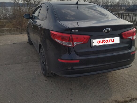 2015 Kia Rio 6-speed III, чёрный, 890000 рублей - вид 4