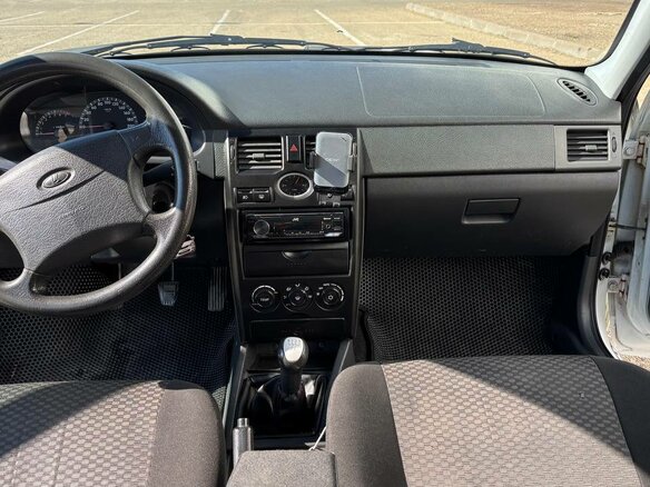 2011 Lada (ВАЗ) Priora I, белый, 350000 рублей - вид 10